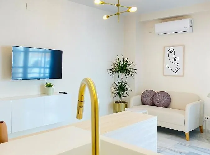 Alora Home - Hostatel